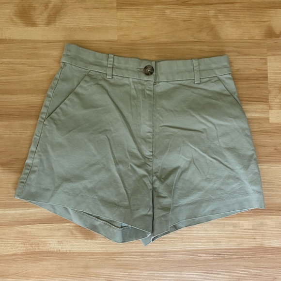 H&M Pants - H&M Shorts Women’s Sage Green Khaki Chino Shorts Sz. 4 — NWOT